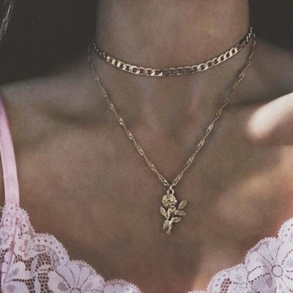 3/$30 💛 Rose Layered Necklace